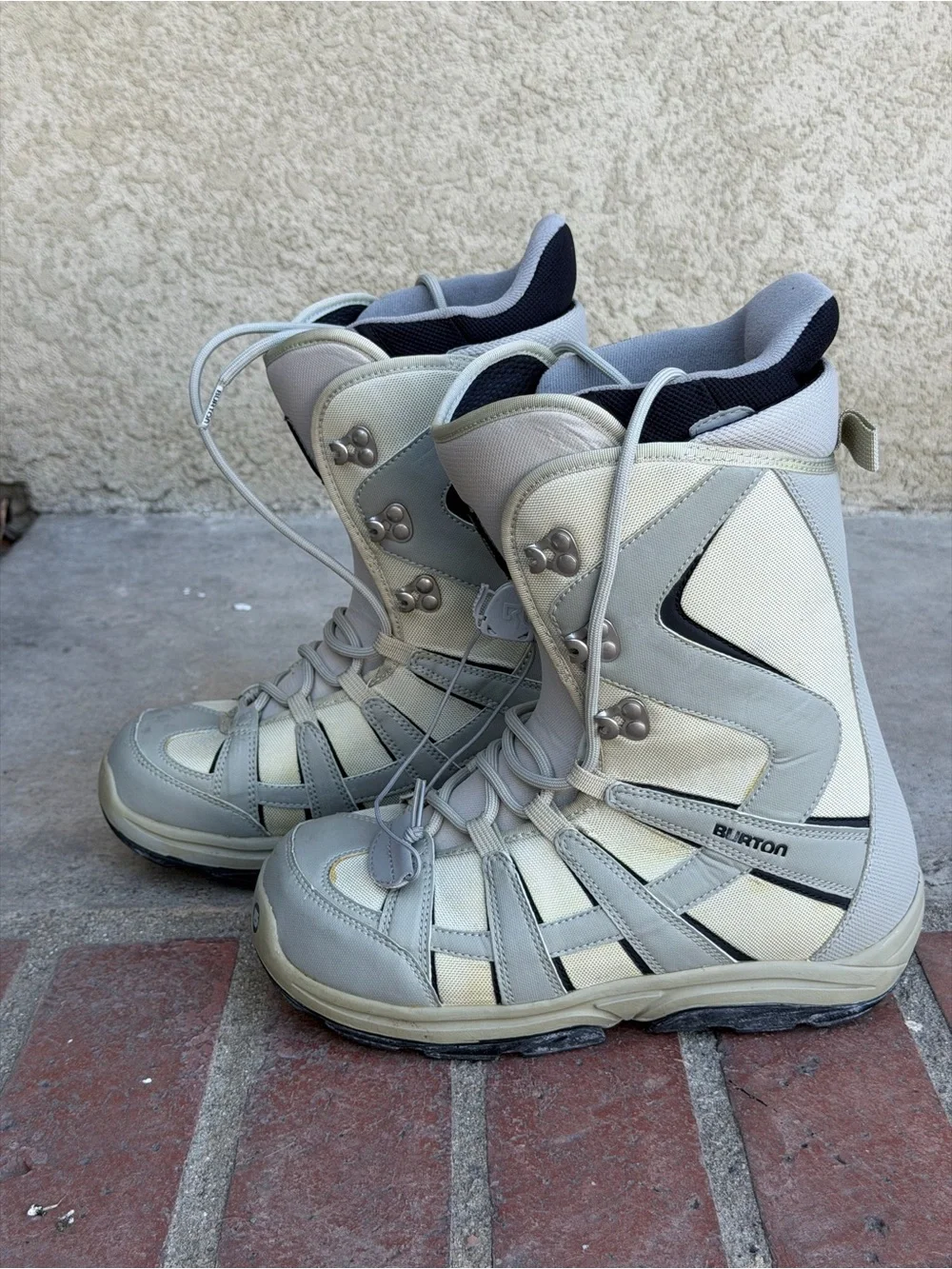 Burton Moto Men’s Snowboard Boots Size 9